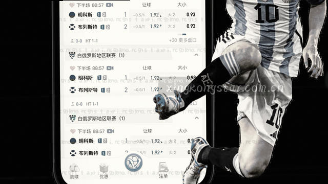 电话铃响在深夜的书房里